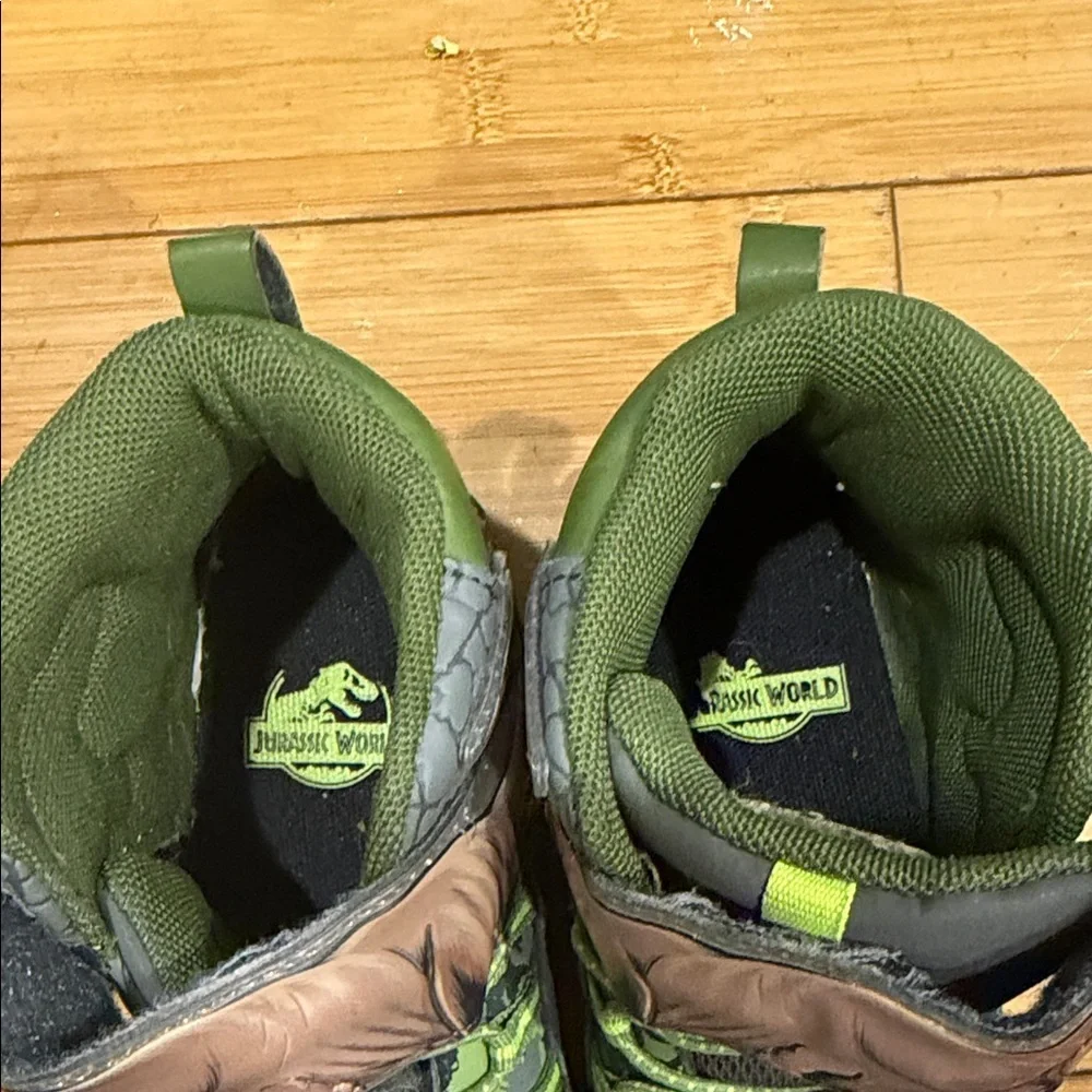 Jurassic World Universal City Studios Light Up High-Top Sneakers Size 10